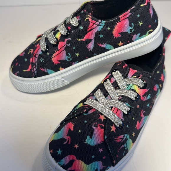 🍓Unicorn print easy slip on tennis shoes with silver laces FabKids NWOT sz 11 - Picture 4 of 9